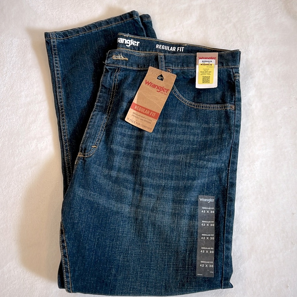 Wrangler 42x30 Men’s Dark Blue Jeans.